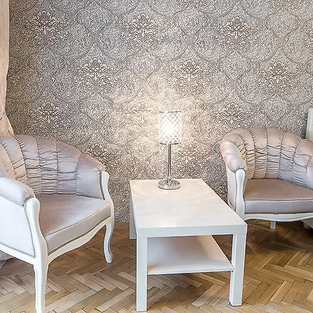 Volodarsky Street, 17 Apartment